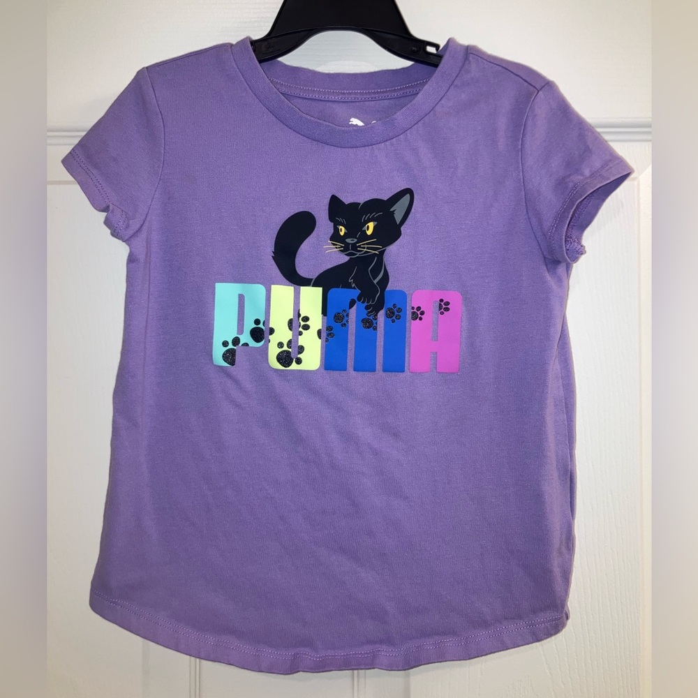 Puma T-Shirt w/ Paw Prints Logo in Purple, Size: 5T, EUC